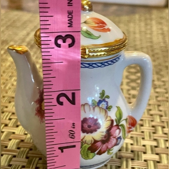 Vintage Cottage Teapot Floral Painted Porcelain Hinged Pill / Rings Trinket box - Picture 7 of 8